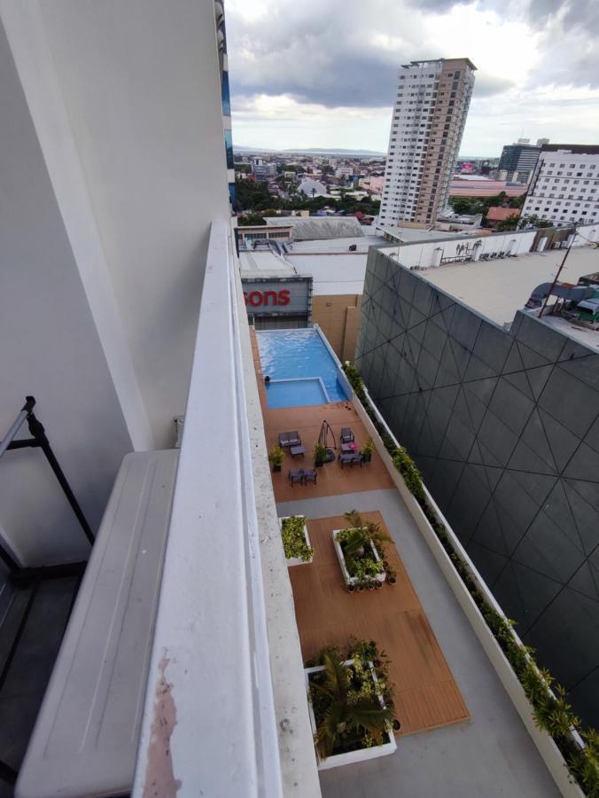 Aparthotel Inspiria Davao City Esterno foto